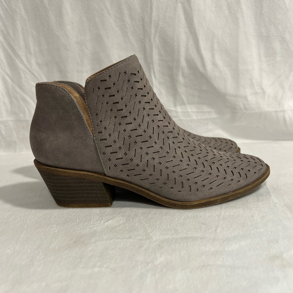 Life Stride Women’s Gray Perforated Ankle Boots 6 - Picture 2 of 5